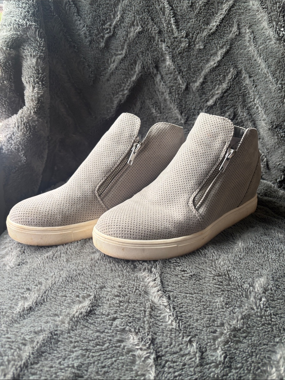 Women’s Casual Zip-Front Perforated ankle boots  - Light Gray